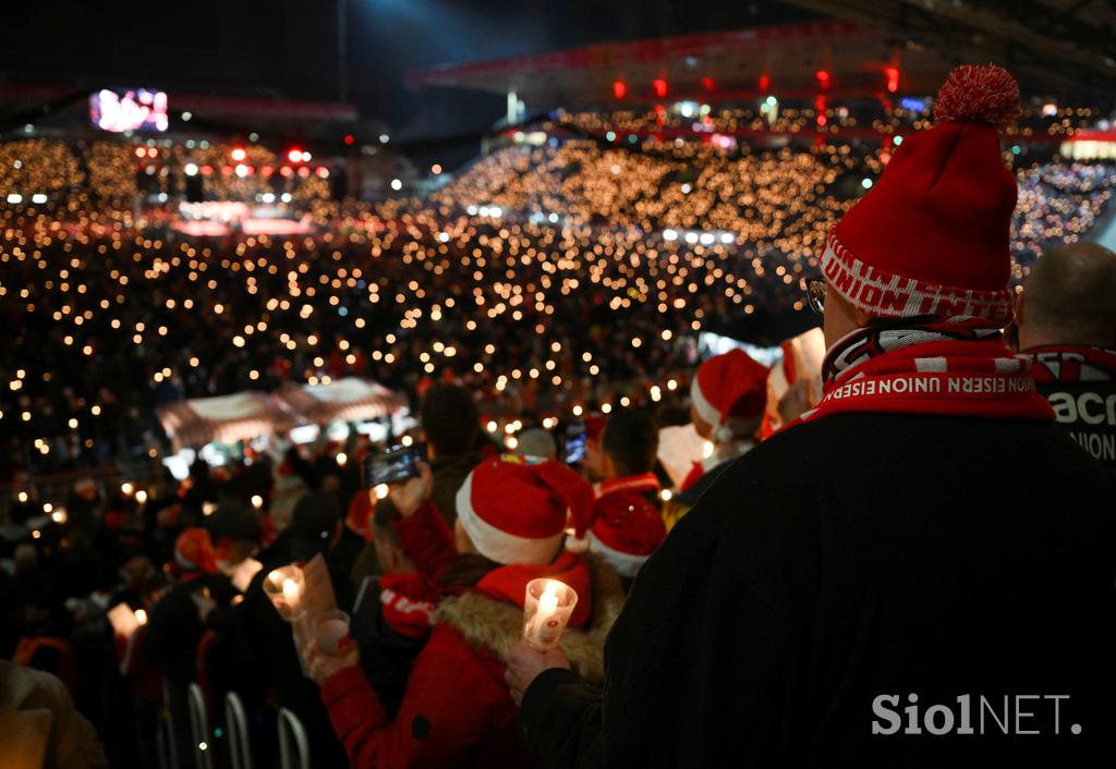 Union Berlin navijači pojejo