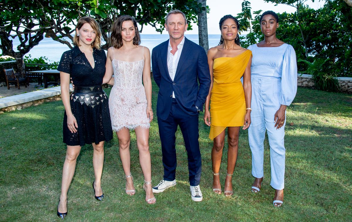 Bond 25 | Del zasedbe novega Bonda z Danielom Craigom v sredini – ta še vedno igra Jamesa Bonda, medtem ko bo številko 007 v novem filmu nosila Lashana Lynch (skrajno desno). | Foto Getty Images