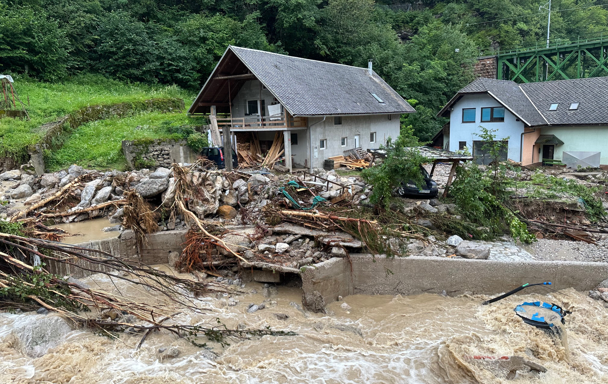 Občina Žirovnica poplave | Svetujejo, da zavarovanci škodo v čim večji meri dokumentirajo s fotografijami in posnetki ter poškodovane stvari ohranijo do konca obravnave primera oz. do drugačnih navodil zavarovalnice. | Foto Občina Žirovnica