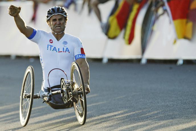 zanardi | Alex Zanardi je uspešno prestal še tretjo operacijo glave, a ostaja v umetni komi. | Foto Reuters