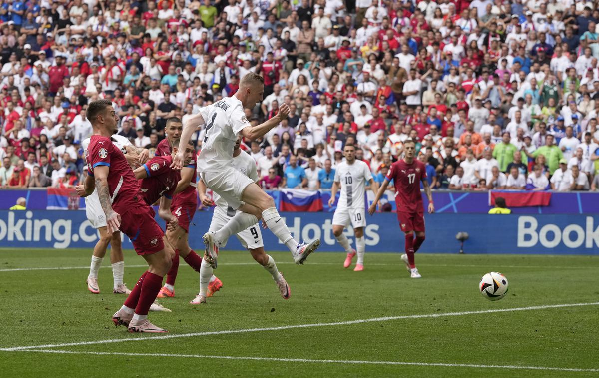 Euro 2024 M'unchen Slovenija Srbija Žan Karničnik | Žan Karničnik je po podaji Timija Maxa Elšnika v 69. minuti poskrbel za vodstvo Slovenije z 1:0. | Foto Guliverimage