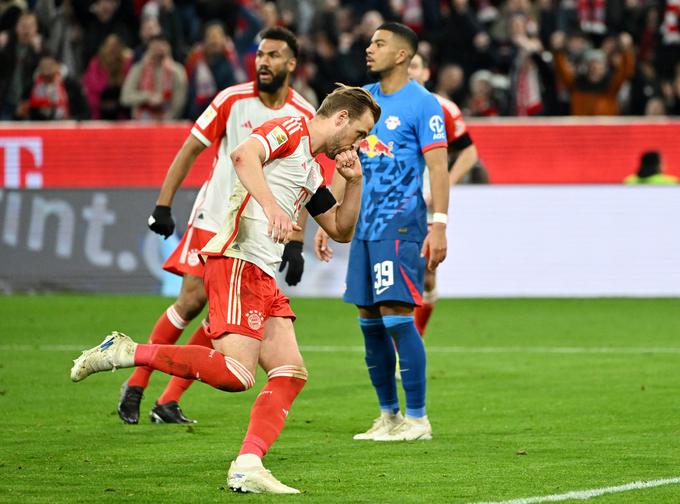 Harry Kane je bil z dvema zadetkoma junak velikega derbija na Allianz areni. | Foto: Reuters