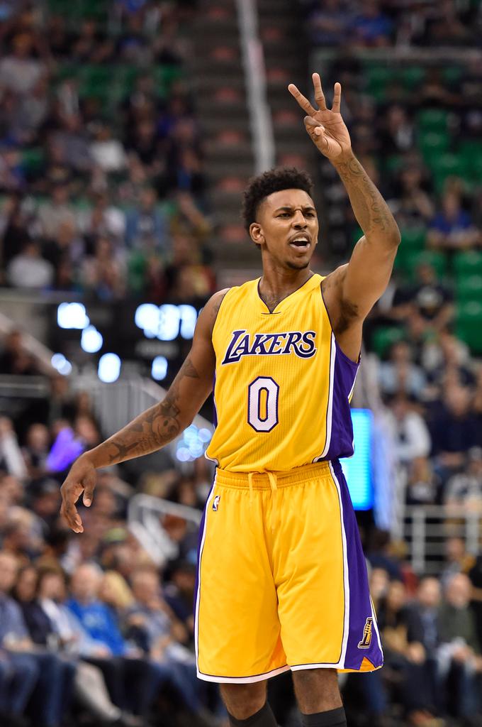 Nick Young je pet sekund pred zadnjim piskom sirene dosegel trojko in pomagal k zmagi jezernikov.  | Foto: Getty Images