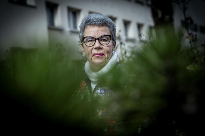 "Doma so me ustavljali, zelo so me ustavljali, sploh otroka. Želela sta na izlet, na počitnice, a nisem šla, ker sem čutila, da je drugim težje in jih moram rešiti."  | Foto: Ana Kovač