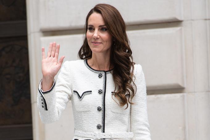 Britanska princesa Kate, ki je v sredini januarja prestala operacijo, dobro okreva. Princesa pri svojih javnih nastopih izbira uglajene obleke. | Foto: Guliverimage