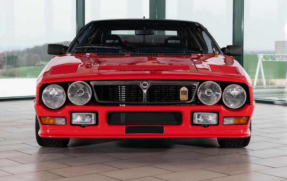 Lancia 037 | To je komaj prototip lancie 037, pa tudi sicer so morali za pridobitev homologacije FIE izdelati le 200 primerkov serijskega avtomobila. | Foto RM Sotheby's