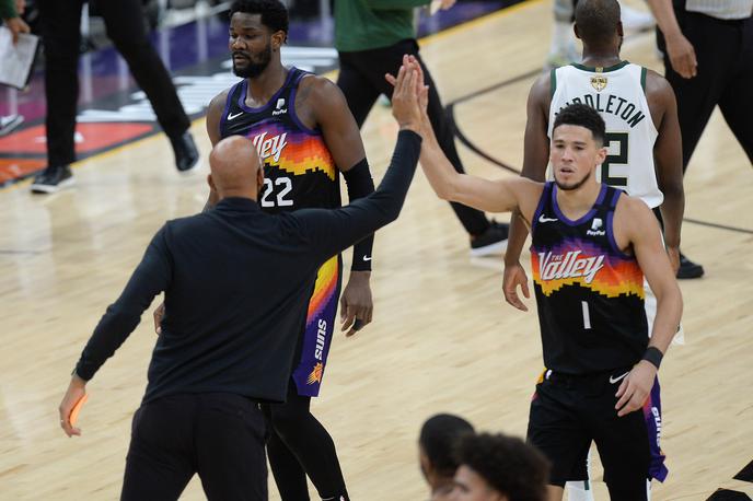 Phoenix Milwaukee | Devin Booker je proti Milwaukeeju na drugi finalni tekmi zadel kar sedem trojk. | Foto Reuters