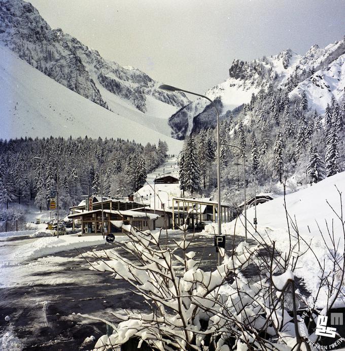 Pogled na Zelenico z Ljubelja. Fotografija je bila posneta leta 1973.  | Foto: Jože Mally, hrani Muzej novejše zgodovine Slovenije