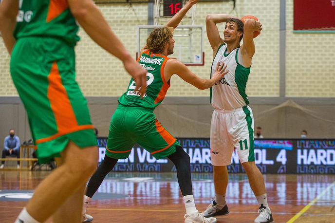 KK Krka : KK Cedevita Olimpija, superpokal | Že v polfinalu smo spremljali obračun Krke in Olimpije, ki si bosta nasproti stali tudi v finalu državnega prvenstva. Tokrat so zmagali Novomeščani. | Foto Urban Meglič/Sportida