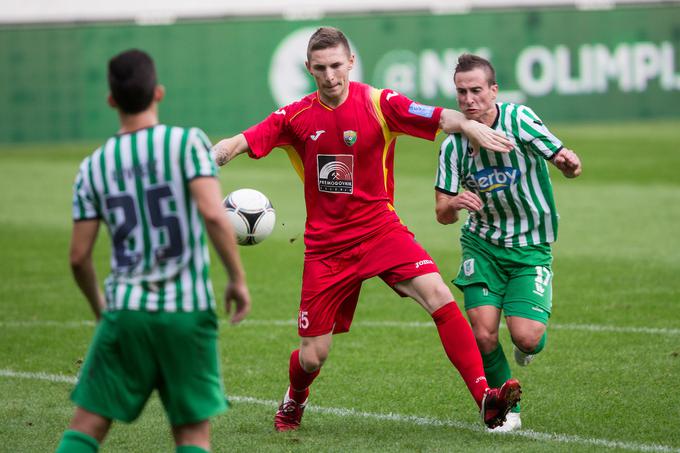 V 1. SNL je nazadnje igral v Velenju. Tako se je potegoval za žogo z Maticem Finkom, še enim slovenskim legionarjem v Turčiji. | Foto: Matic Klanšek Velej/Sportida