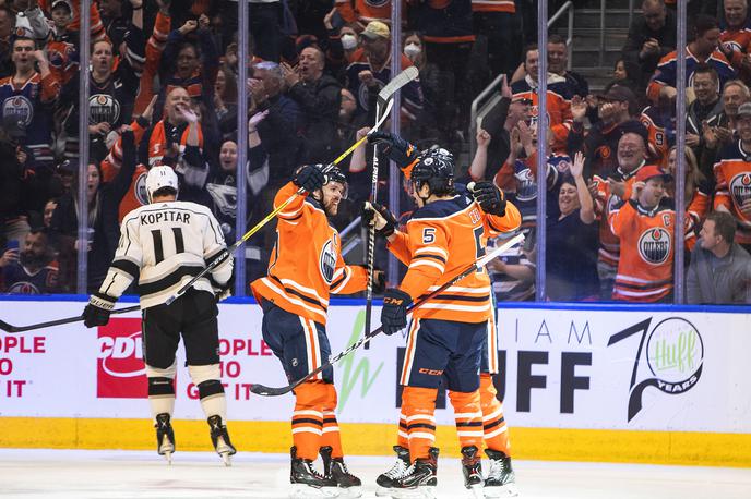 Anže Kopitar | Hokejisti Los Angeles Kings so po izvajanju kazenskih strelov s 3:4 izgubili proti Edmontonu. | Foto Guliverimage