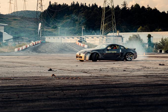 Obiskovalci so lahko uživali v celodnevnih drift taxi vožnjah z najboljšimi slovenskimi drifterji. | Foto: 