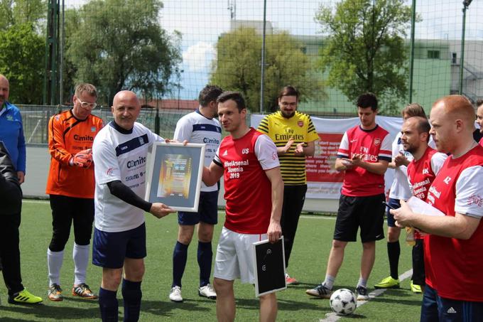 Dobrodelno tekmo sta odigrali ekipi Arsenal Slovenije ter Humanih Zvezdic - Art Football Team Slovenija, ki jo sestavljajo zvezdniki, glasbeniki in nekdanji vrhunski športniki ... | Foto: Rok Kovačič