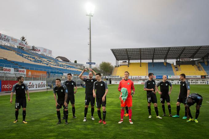 Takole so se nogometaši Olimpije v Celju veselili uvrstitve v finale. | Foto: Urban Urbanc/Sportida