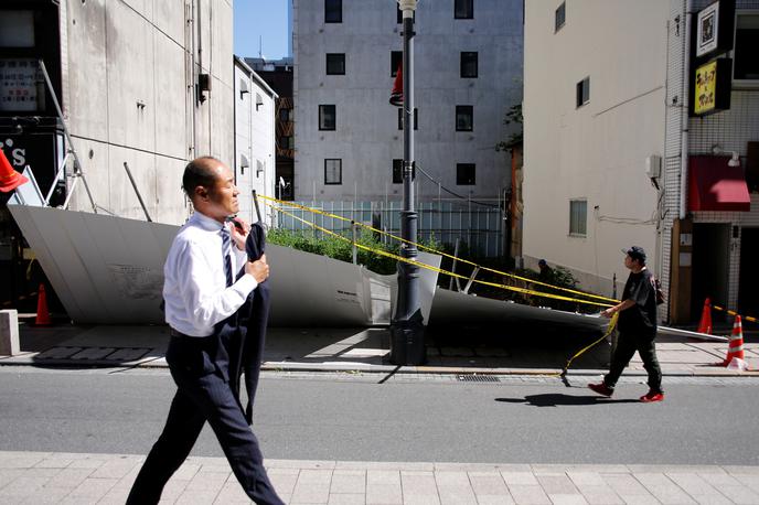 Tokio, tajfun | Zaradi tajfuna je samo v Tokiu brez električne energije ostalo okoli 450 tisoč gospodinjstev. | Foto Reuters