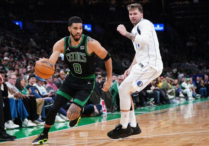 Jayson Tatum, z 32 točkami prvi strelec Dallasa, je na lestvici kandidatov za MVP sezone nedavno prehitel Luko Dončića in ga pahnil na peto mesto. | Foto: Reuters