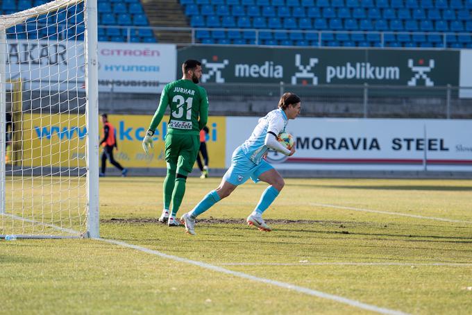 Etien Velikonja je v drugem nastopu po povratku v Gorico zadel še tretjič, a je spet izgubil. | Foto: Filip Jeram/Sportida