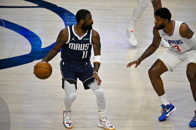 Kyrie Irving je v zaključku tretje četrtine dosegel osem zaporednih točk Dallasa. | Foto: Reuters