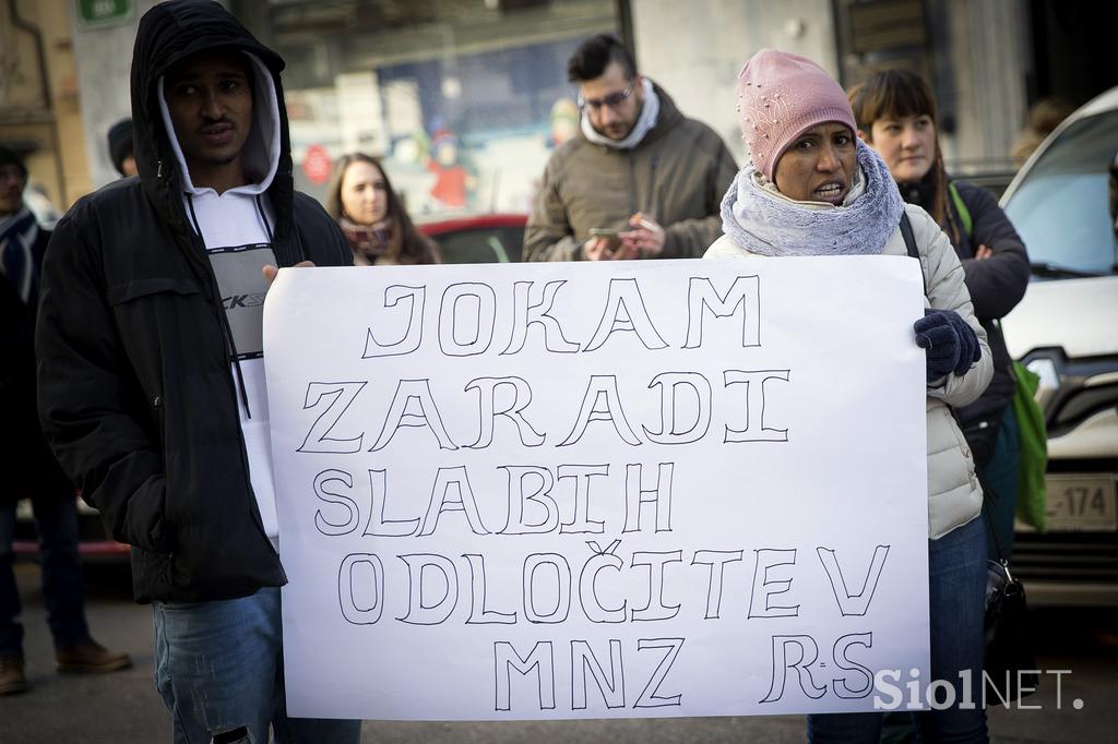 Protesti zaradi azilne politike