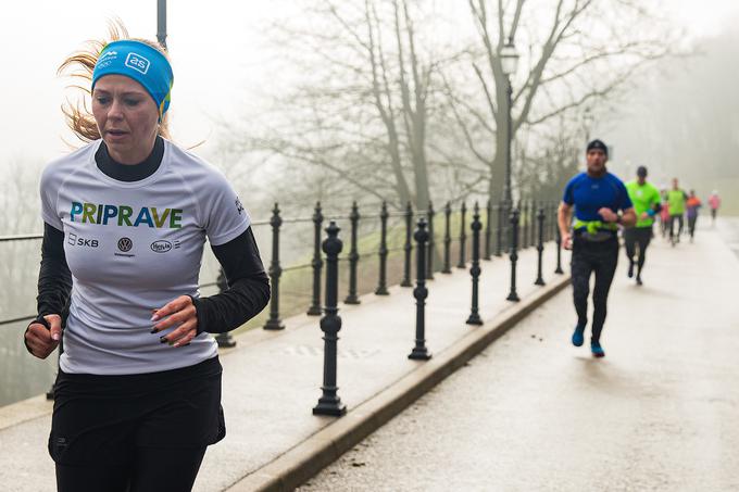 Namesto, da bi v nedeljo tekli na Malem kraškem maratonu, tekači iz ekipe Priprave na LM trenirajo pred tablico, računalnikom ali mobilnikom. Pridružite se jim lahko tudi vi.  | Foto: Grega Valančič/Sportida