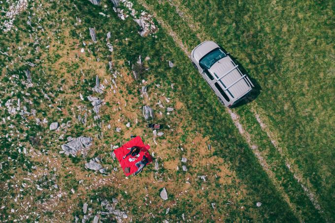 Malce pod cerkvico Sv. Hieronima: trenutek za preprosto uživanje na svežem zraku. | Foto: Jan Lukanović