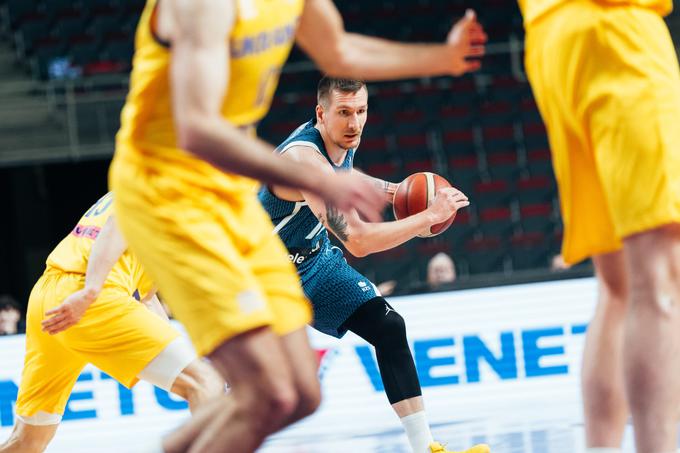 Gregor Hrovat je dosegel prvi koš za Slovenijo. | Foto: FIBA