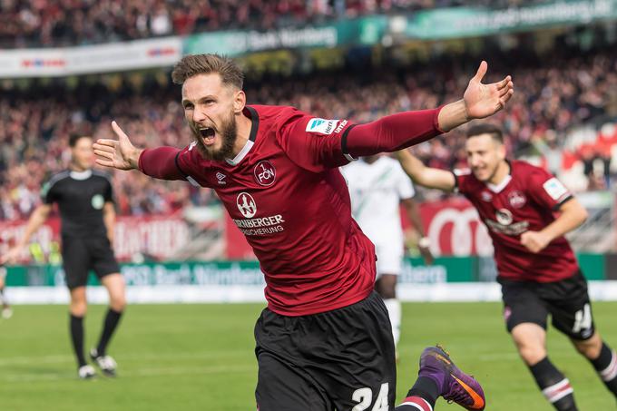 Tim Matavž je bil svojčas najdražja okrepitev Augsburga, za katerega je v bundesligi v 27 nastopih dosegel tri zadetke. V Nemčiji je igral tudi v drugi ligi in za Nürnberg dal pet zadetkov. | Foto: Guliverimage