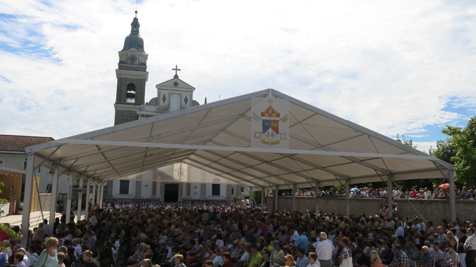 Zbralo se je okoli 3.500 ljudi. | Foto: STA ,