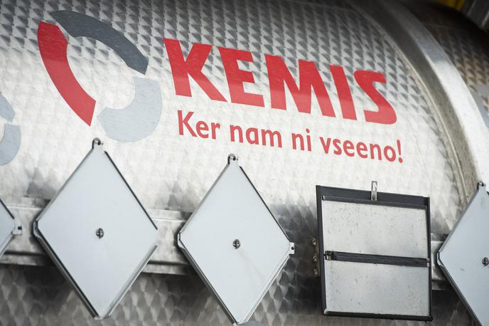 Kemis Vrhnika Nanut Šimenc | Podjetje Kemis v Vrhniki kljub epidemiji koronavirusa deluje še naprej.  | Foto STA