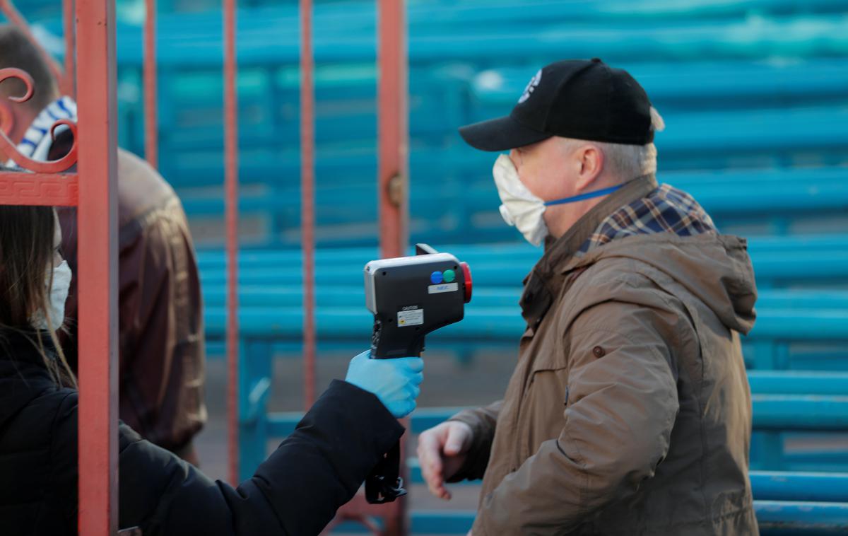 koronavirus | Šport je v Sloveniji zaradi koronavirusa zamrznil. V Belorusiji je denimo v teku nekaj ligaških tekmovanj, gledalce pa ob vstopu na športni objekt pregledujejo. | Foto Reuters