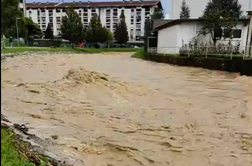 Kritično stanje v Velenju, poplavljeni so številni objekti #video