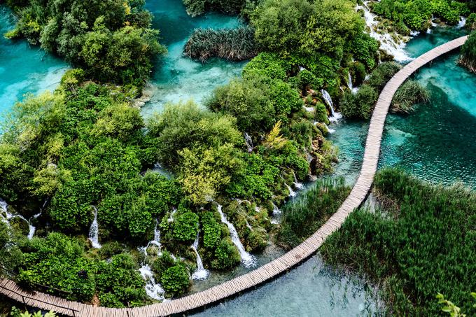 Plitvice lahko po novem obišče do deset tisoč turistov na dan. | Foto: Pixabay