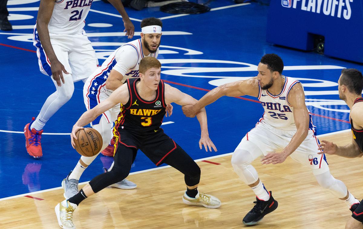 Atlanta Hawks Philadelphia 76ers | Košarkarji Atlante so se kot zadnji uvrstili v polfinale lige NBA. Kevin Huerter je k zmagi prispeval 27 točk, kar je njegov rekord v končnici. | Foto Guliverimage