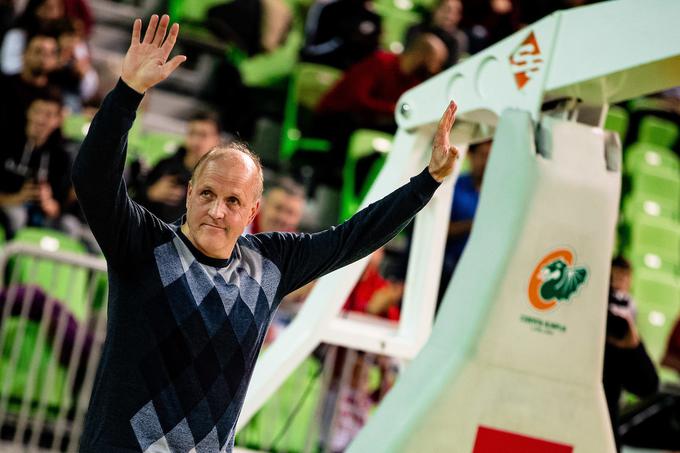 Direktor kluba vabi ljubitelje košarke, da si ogledajo upokojitev legendarne številke 10, ki jo je nosil Dušan Hauptman. | Foto: Grega Valančič/Sportida