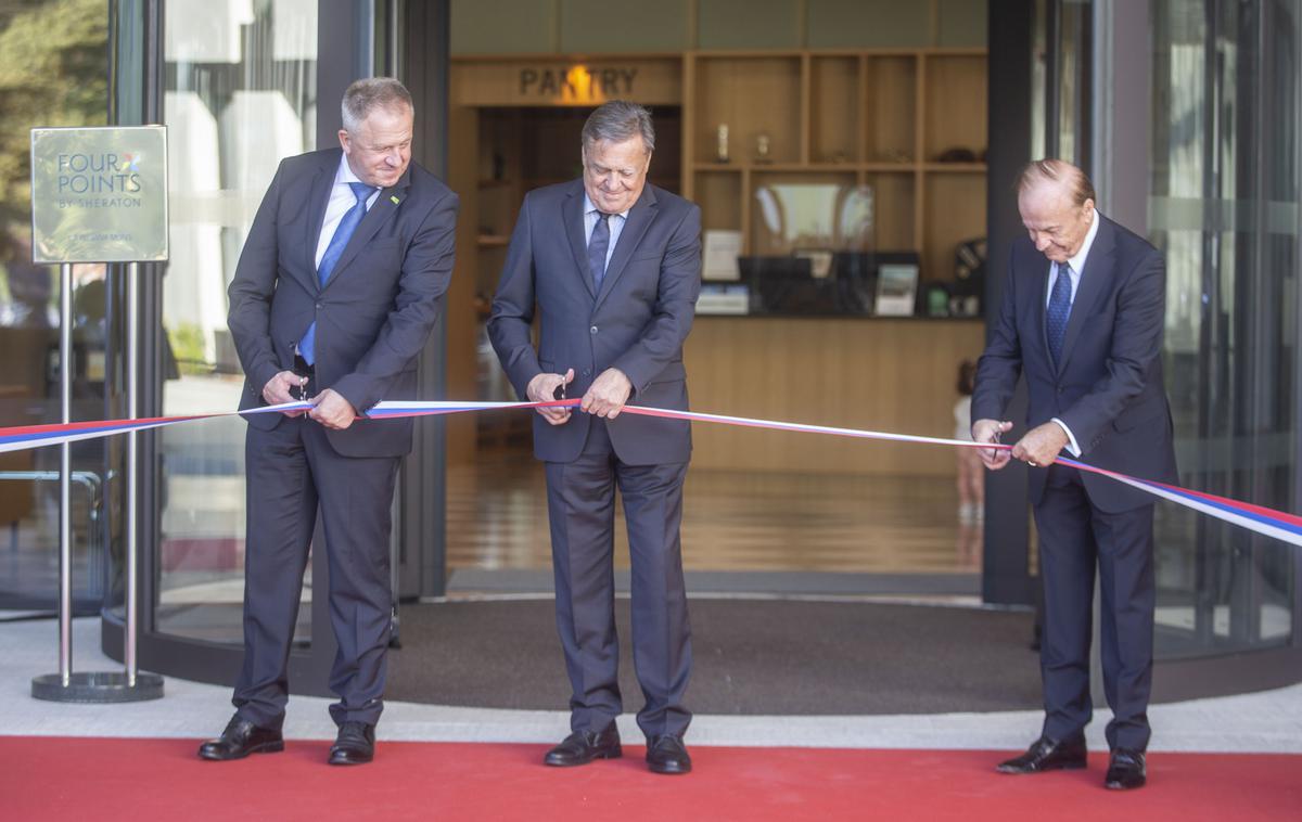 Otvoritev prizidka hotela Four Points by Sheraton. Hotel Mons. Počivalšek Janković Anderlič | Trak so uradno prerezali gospodarski minister Zdravko Počivalšek, ljubljanski župan Zoran Janković in investitor Jože Anderlič. | Foto Bojan Puhek