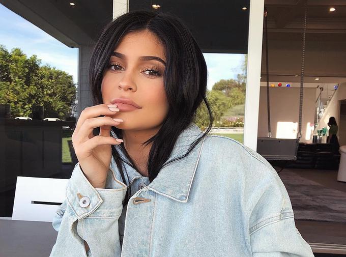 Le nekaj tednov prej jih je veliko stal tvit Kylie Jenner. | Foto: Instagram/Getty Images