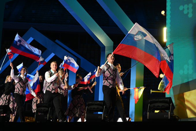 Slovenska delegacija na otvoritveni slovesnosti na EuroSkills Gdansk 2023. | Foto: Arhiv CPI