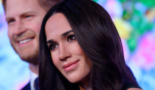 Londonski muzej umaknil voščeni lutki Harryja in Meghan #video