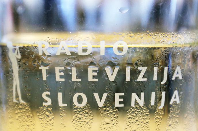 RTV Slovenija | Novinarski sindikati nasprotujejo spremembam, saj bodo po njihovi oceni povečale finančna in kadrovska tveganja pri delovanju zavoda. Kot so po tem, ko je programski svet 9. maja dal soglasje k predlogu sprememb, zapisali v Sindikatu novinarjev Slovenije in Koordinaciji novinarskih sindikatov na RTVS, so zaradi nepredvidljivosti v programskem vodenju veliko večja tudi operativna tveganja v izvedbi programskega načrta zavoda za letos. | Foto STA