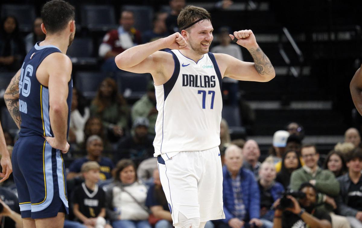 Luka Dončić | Luka Dončić je Dallasu pomagal do 14. zmage v tej sezoni. V Memphisu je dosegel 35 točk, dočakal pa tudi jubilej, kar zadeva zadete trojke. | Foto Reuters