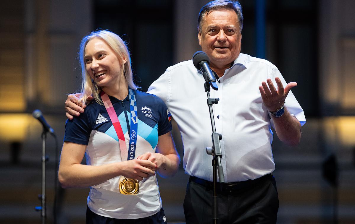 Janja Garnbret Zoran Janković | "Jaz sem svoje naredila," je na sprejemu olimpijcev na Kongresnem trgu v Ljubljani, Janja Garnbret izzvala ljubljanskega župana Zorana Jankovića. Kaj je mislila s tem? | Foto Grega Valančič/Sportida