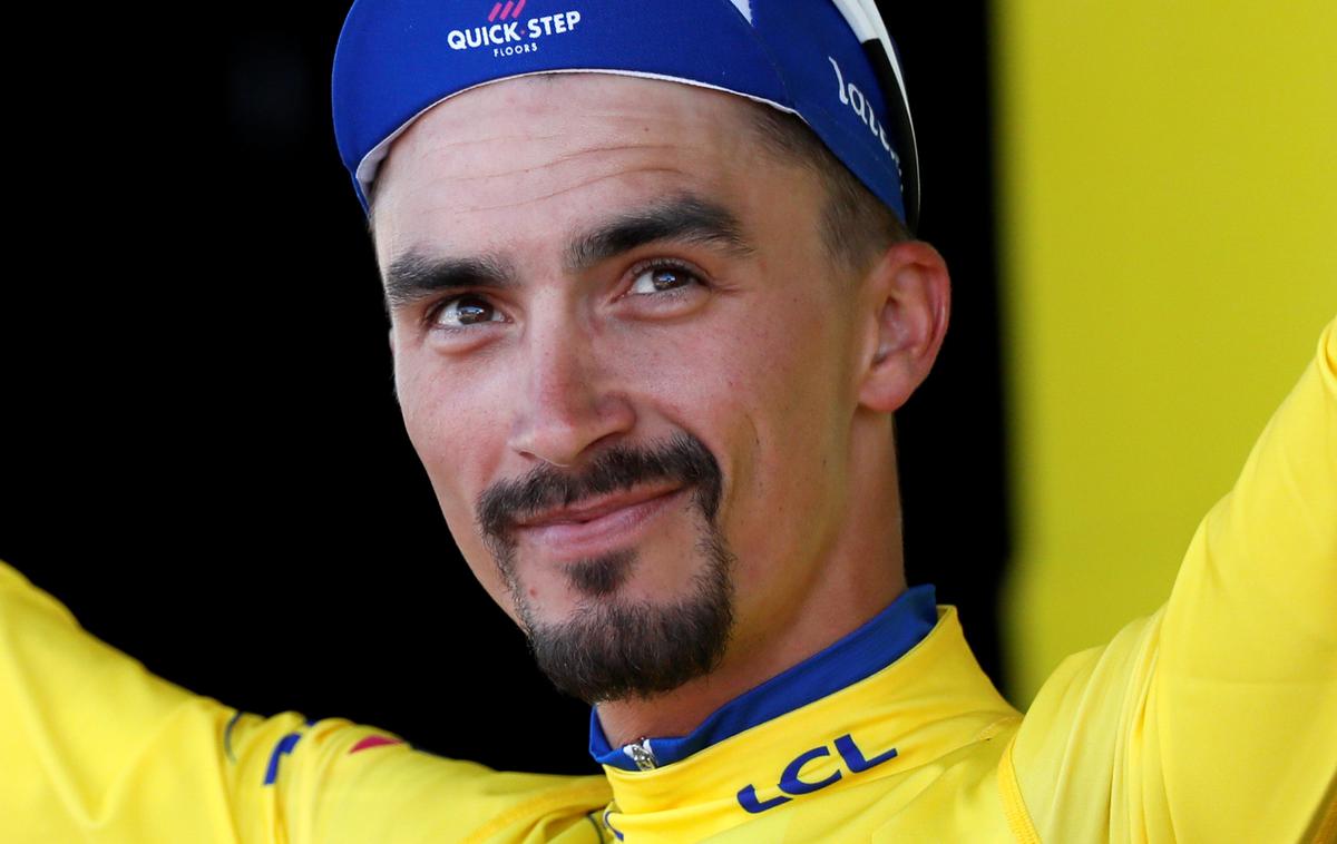 Julian Alaphilippe | Julian Alaphilippe je po izjemni vožnji spet v rumenem. | Foto Reuters