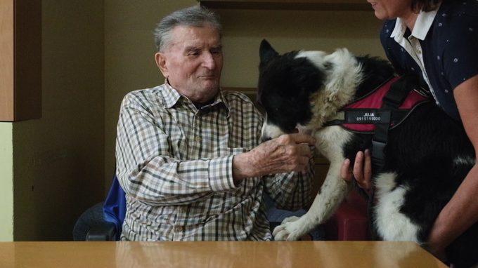 Psička Juja in Branko Iljaš | Foto: zajem zaslona/Planet TV