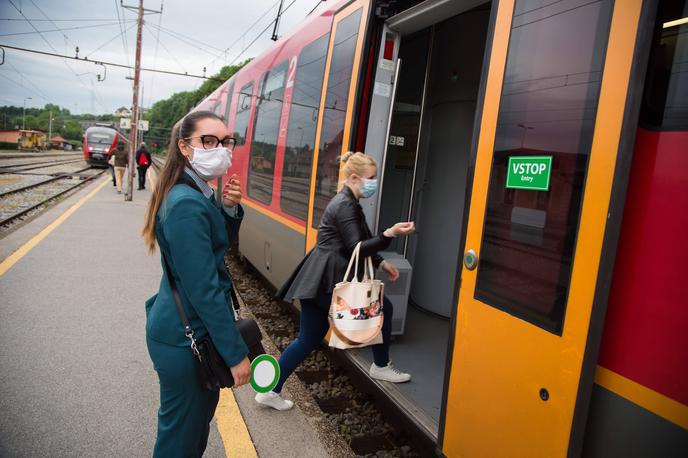 Korona. Cepljenje. Maske. Zaprtje Covid. PCT. Testiranje. | Zaradi zaostrenih epidemioloških razmer inšpektorji nadaljujejo okrepljeno preverjanje izvajanja veljavnih pravil uporabe zaščitne opreme in pogoja PCT. | Foto Guliverimage