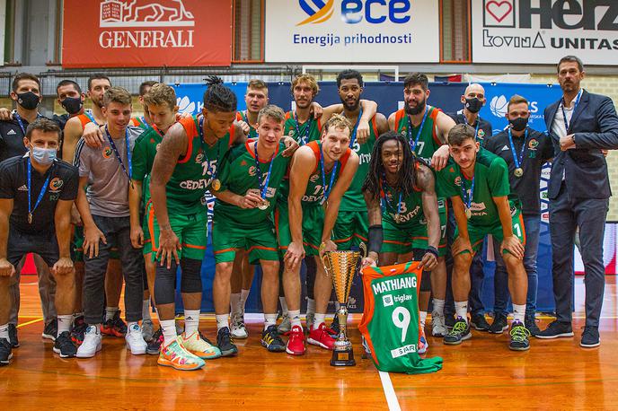 Cedevita Olimpija | Košarkarji Cedevite Olimpije so klubu priigrali deveti superpokalni naslov. | Foto Urban Meglič/Sportida