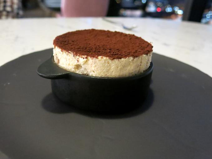 Sufleju podoben tiramisu ... | Foto: Miha First