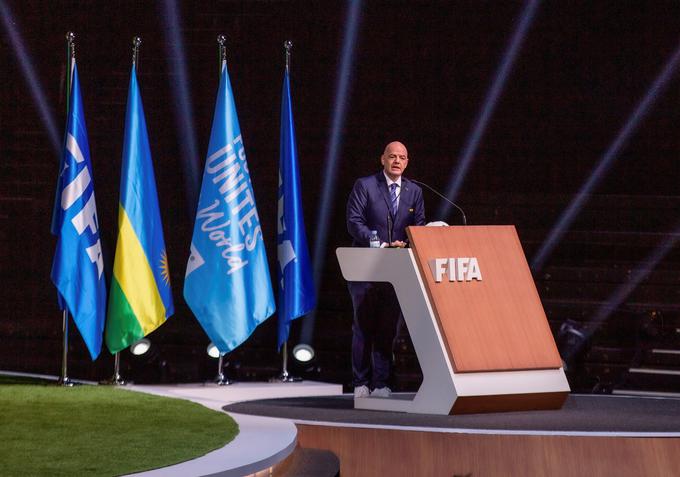 Infantino je dobre pol ure tik pred volitvami slavil sebe in Fifo za zasluge v zadnjih nekaj letih. | Foto: Reuters