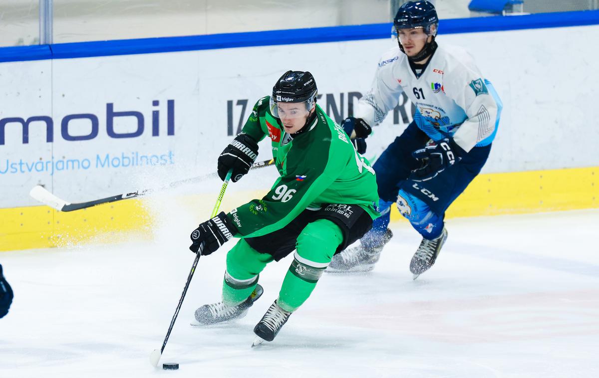 HK Triglav Kranj : HK Olimpija Ljubljana, Maris Bičevskis | Olimpija je po domači zmagi nad Triglavom (13:0) v gosteh zmagala s 7:3 in napredovala v finale. | Foto Filip Barbalić