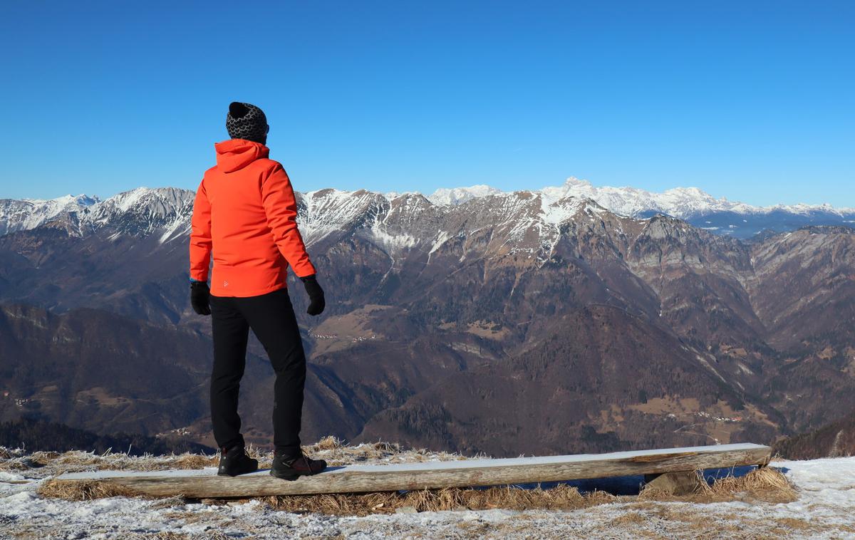 Porezen | Pogled z vrha Porezna proti Spodnjim Bohinjskim goram in za njimi tudi proti Triglavu | Foto Matej Podgoršek