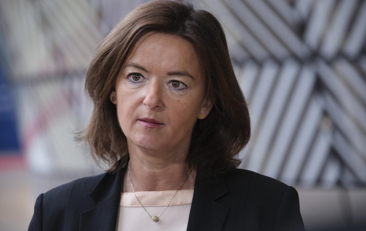 Tanja Fajon | Mirovni proces, ki se je začel v Luzernu, je po njenih besedah korak v pravo smer, bo pa moral za mizo prej ko slej sesti tudi ruski predsednik Putin, je poudarila zunanja ministrica.  | Foto STA